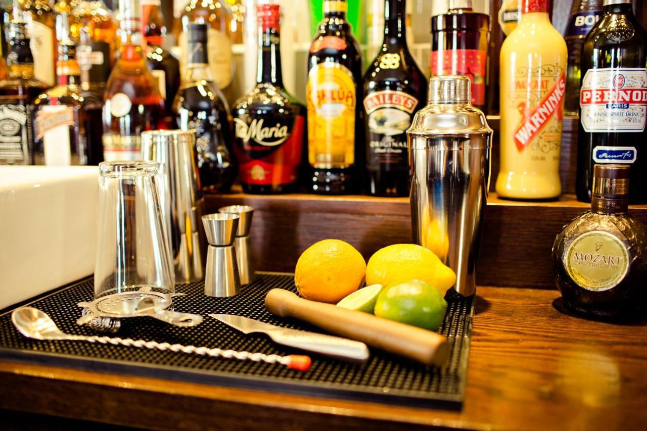 The Kings Arms Hotel Бистер Экстерьер фото